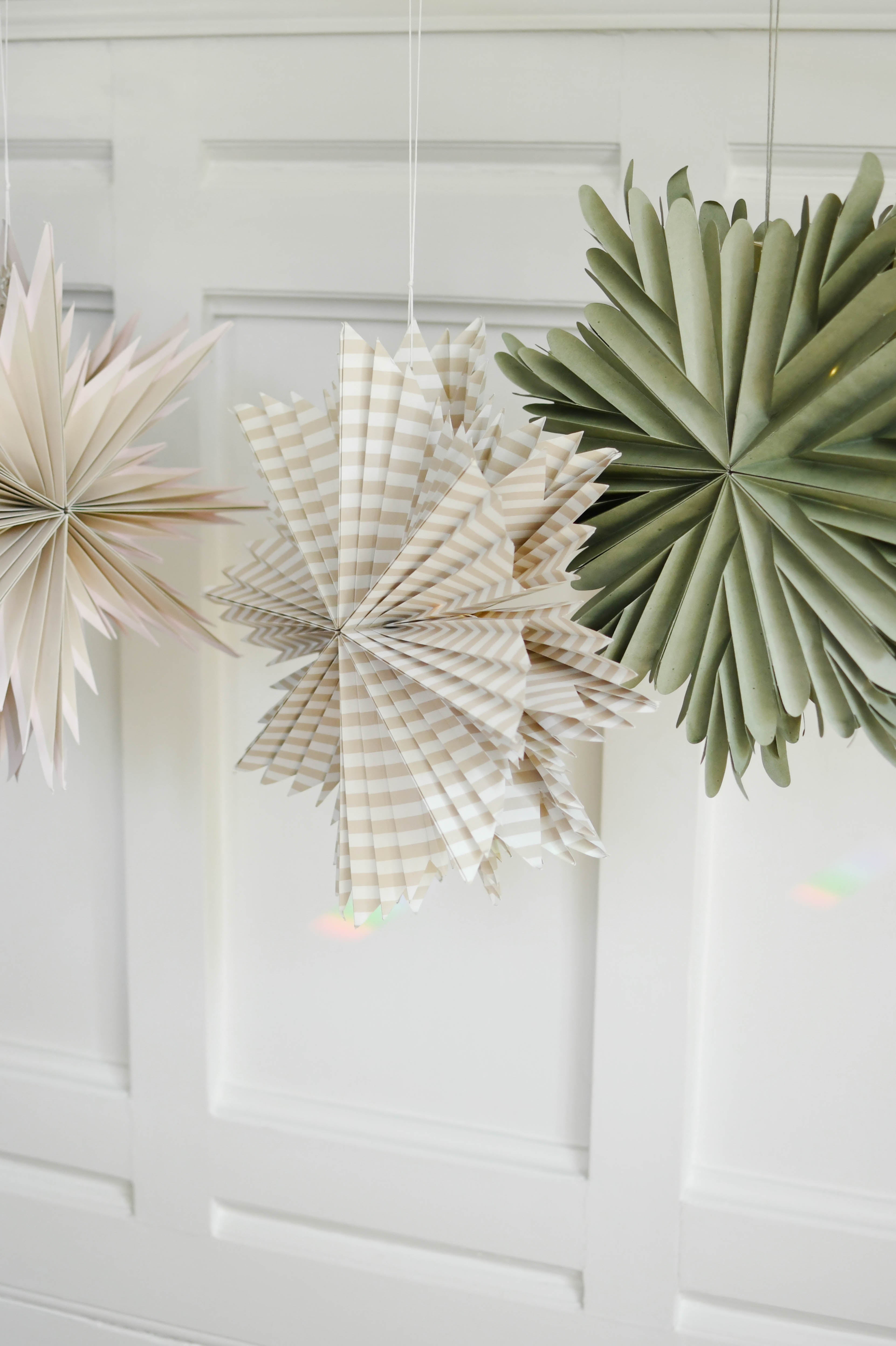 Papirsstjerne, hvid/brun - Ø40 cm