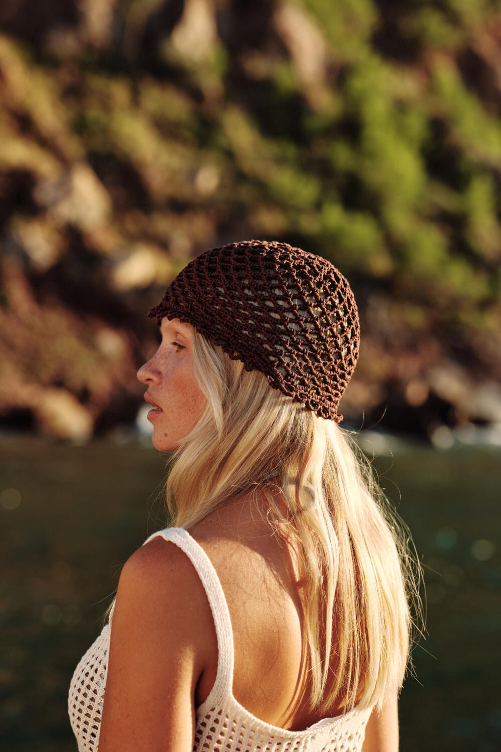 Croha Skull hæklet hat - Hot Fudge Brown