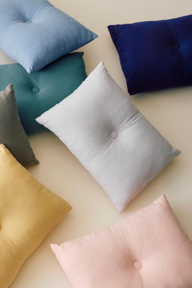 Dot Linen pude, mørkeblå - B60 x H40 cm.