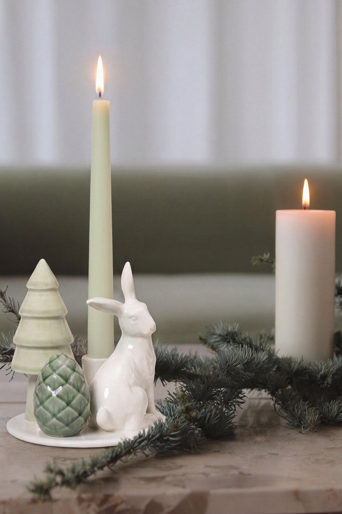 Winter Stories Curious Hare lysestage – hvid og grøn
