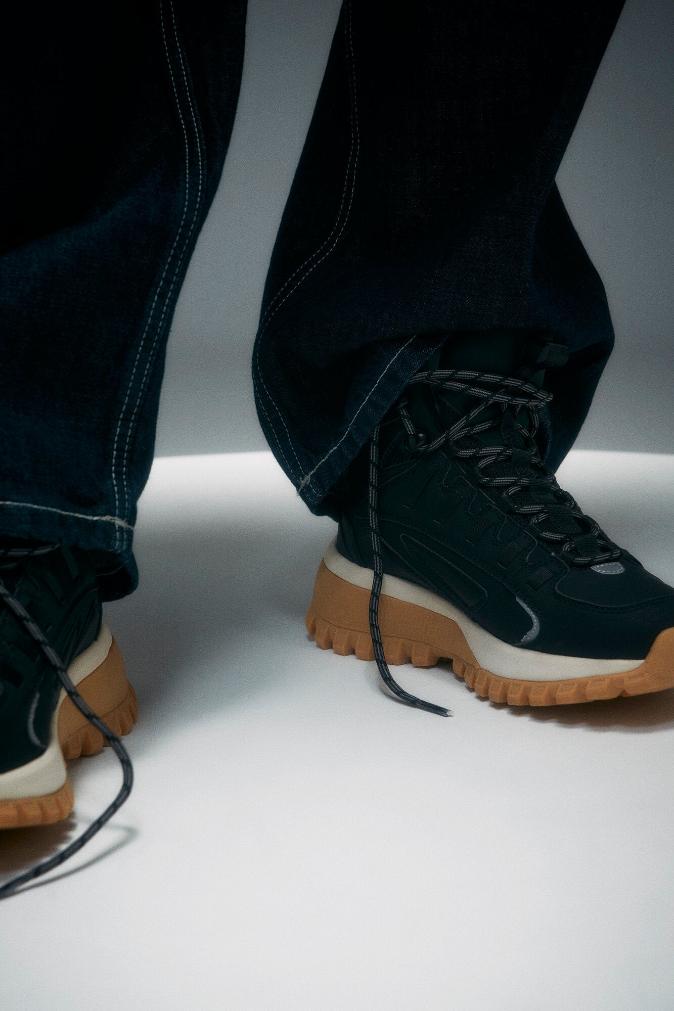 Apaze Hightop sneakers – Black Gum