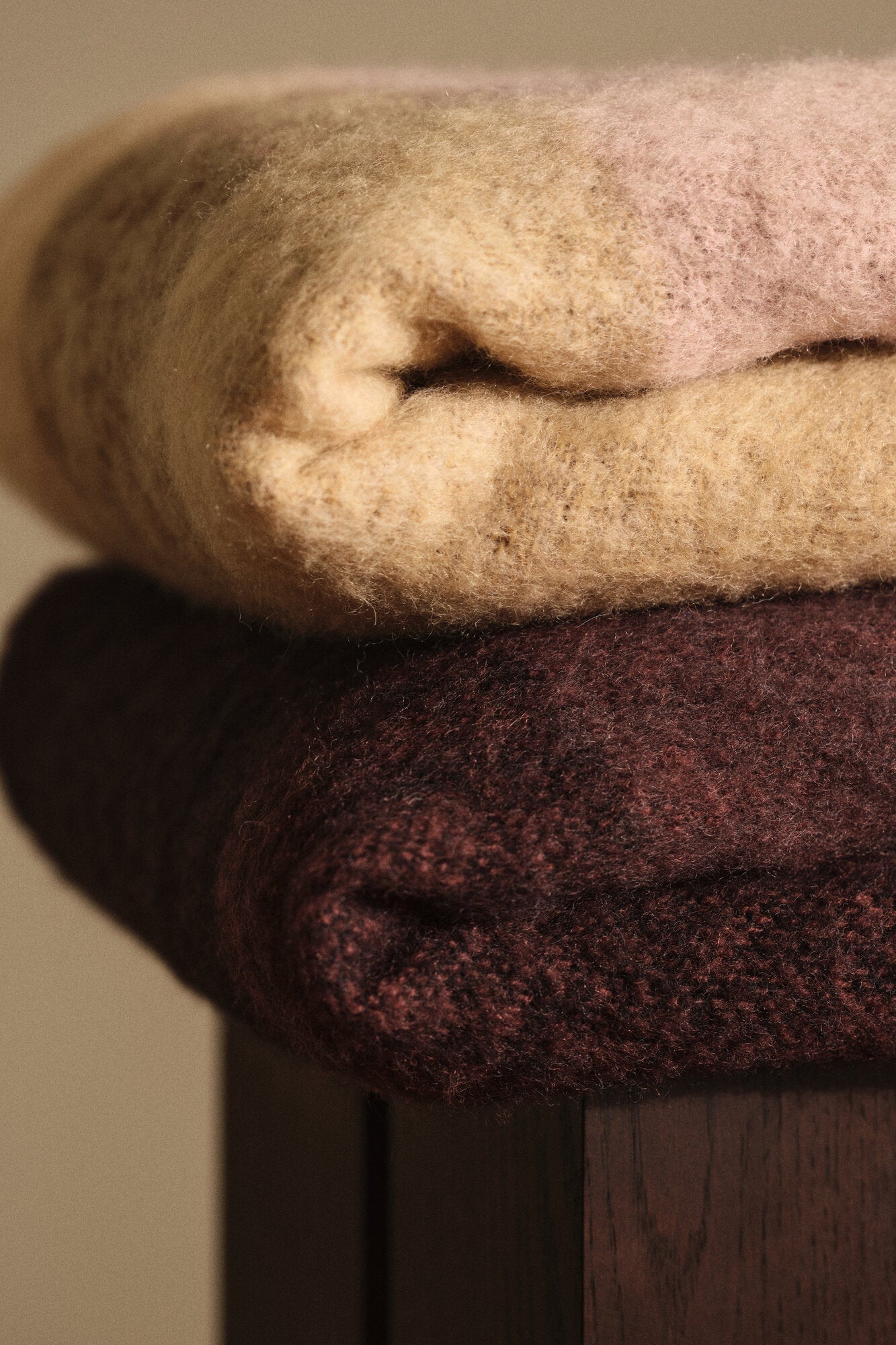 Blur mohairtæppe, 130x170 cm - Dark Chocolate/Oxide Red