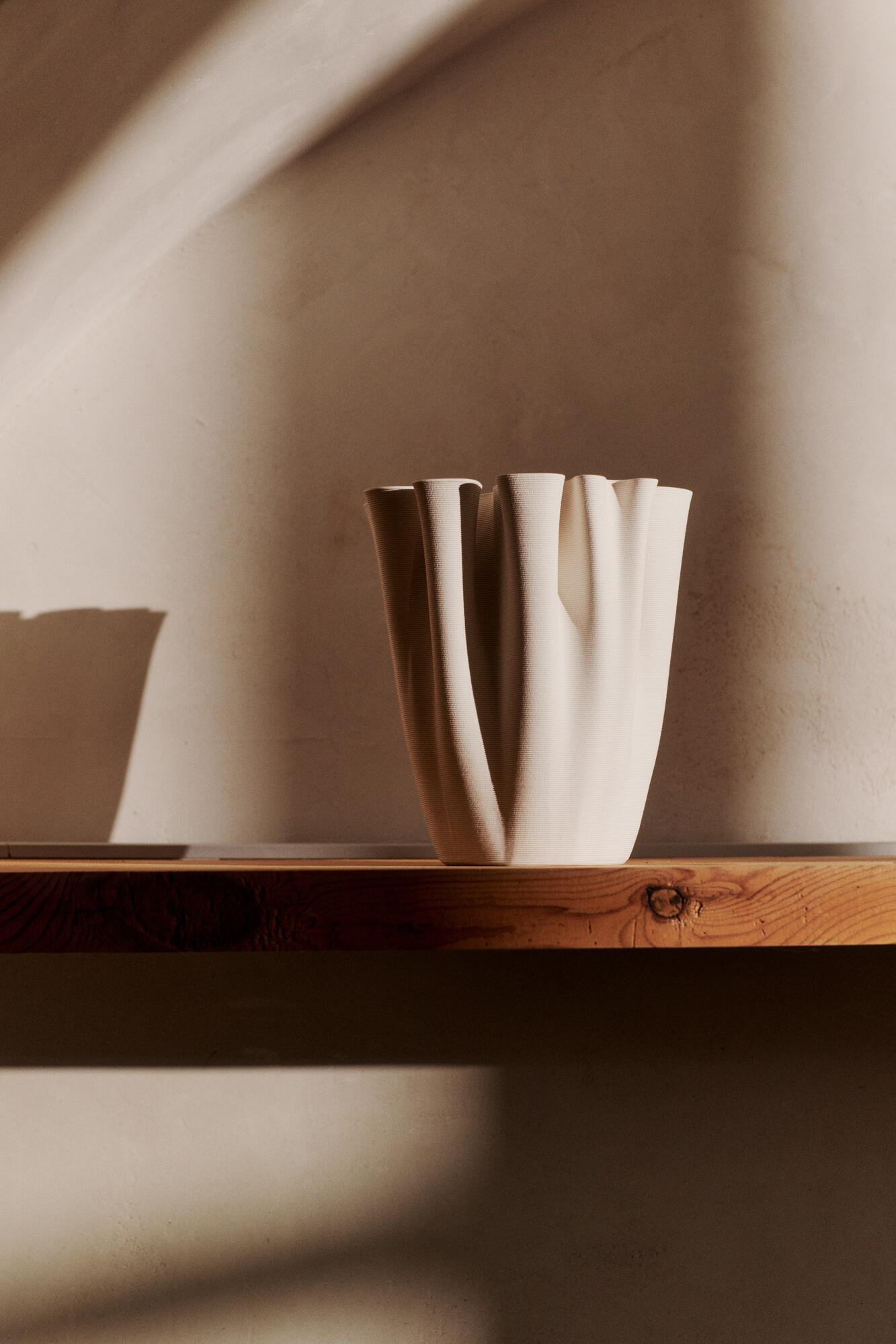 Dedali vase, H18 cm - Off-white