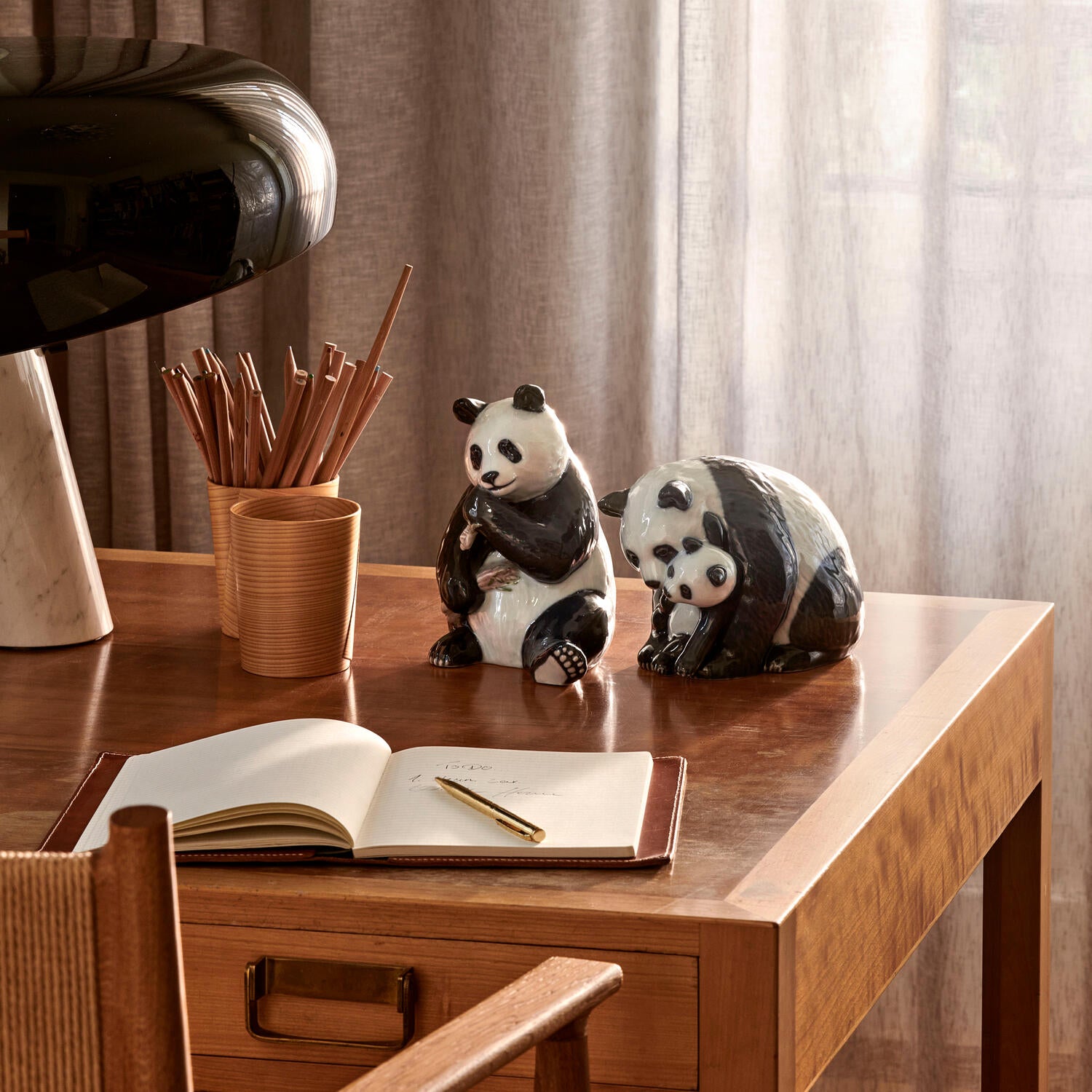 Panda med Unge figur - H13 cm.