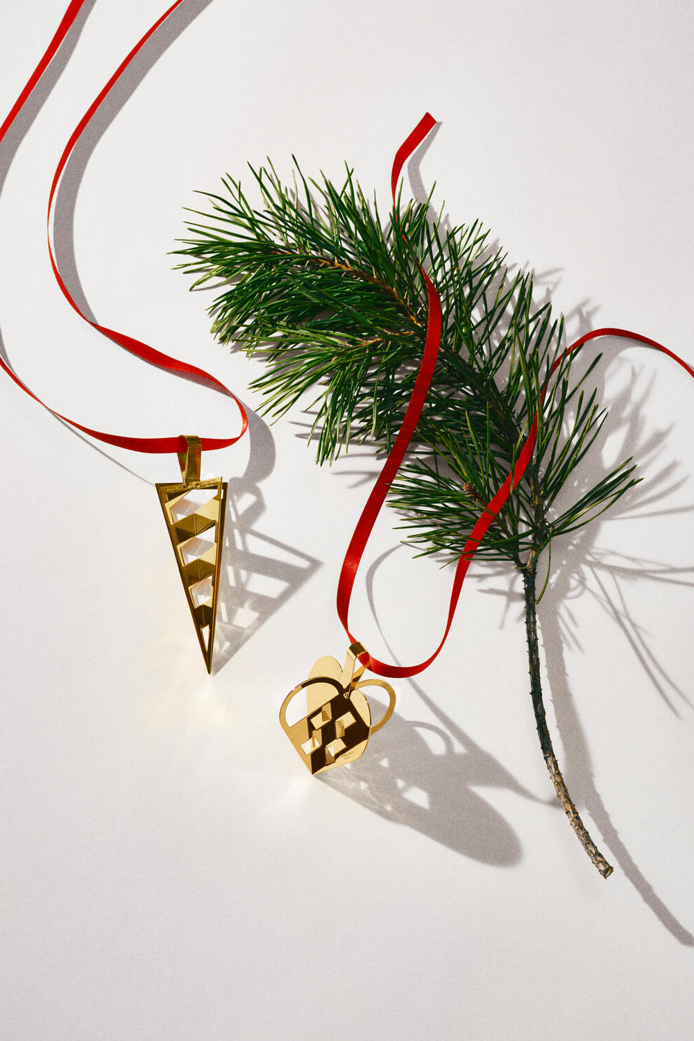 CC25 Hjerte ornament m/ bånd - forgyldt