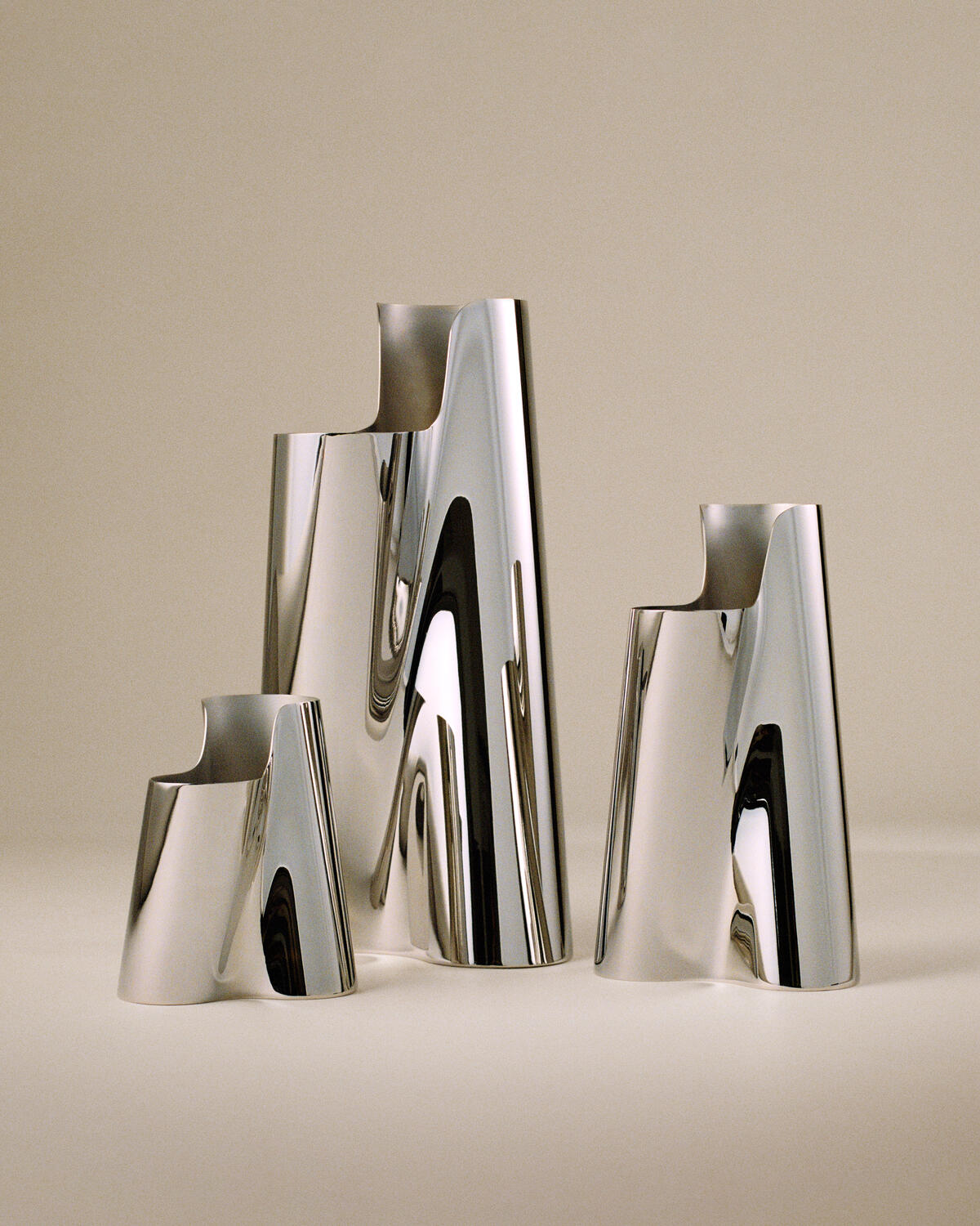 Lituus vase, Rustfrit stål - H20,4 cm.