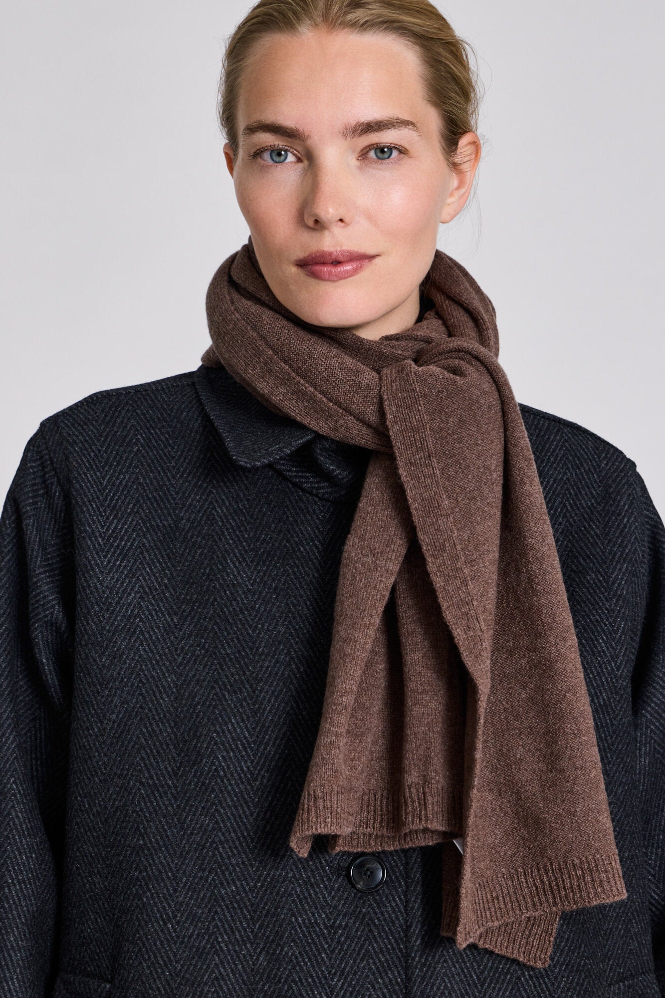 Gunvor Lambswool strikket tørklæde - Major Brown