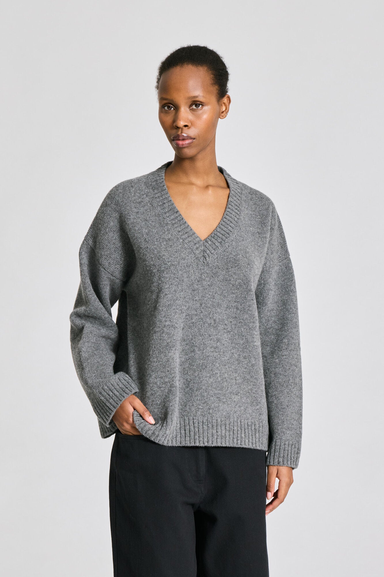 Elvira Lambswool V-Neck striktrøje - Graffitti Grey Mel