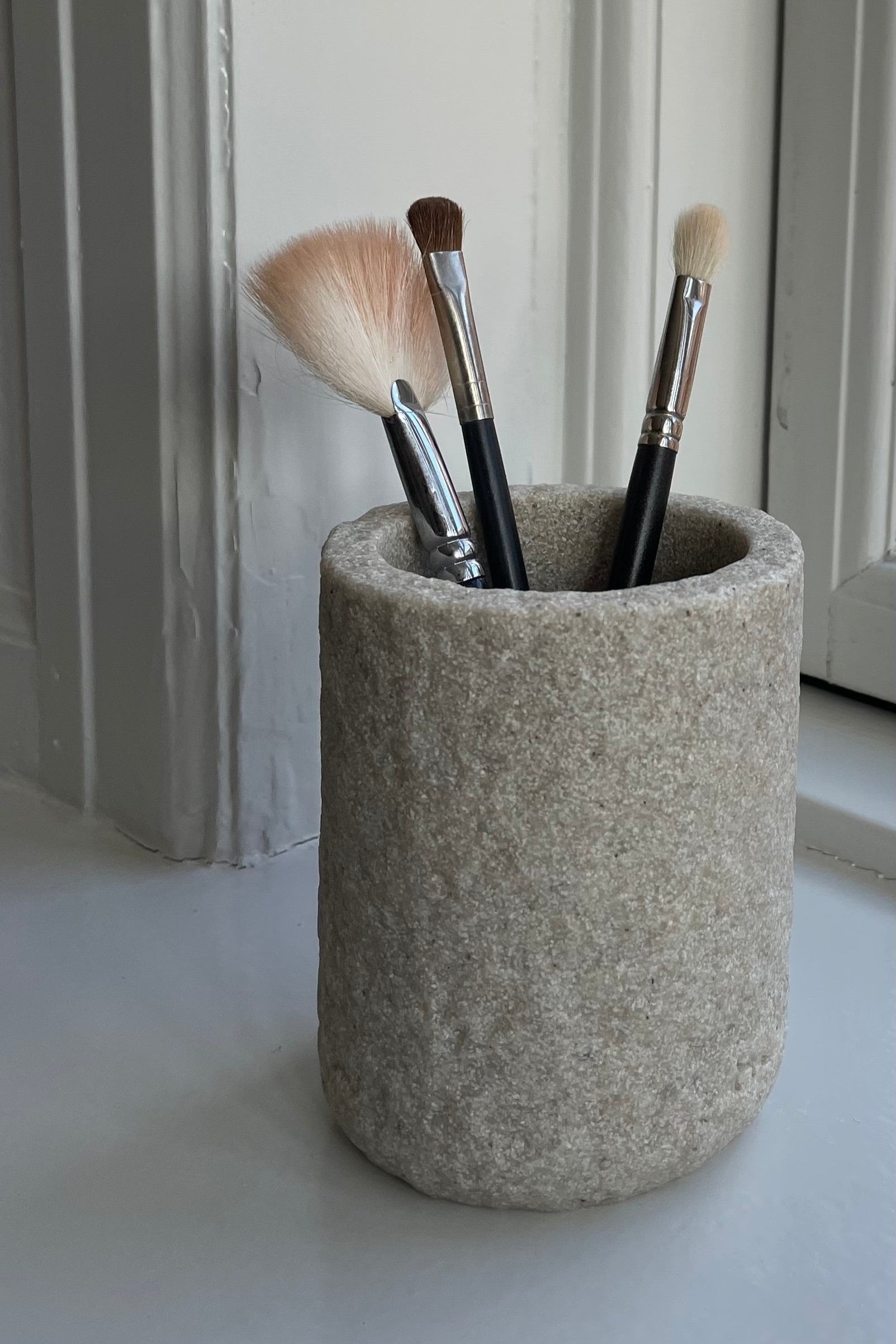 Sandstone tandbørstekrus - Neutral