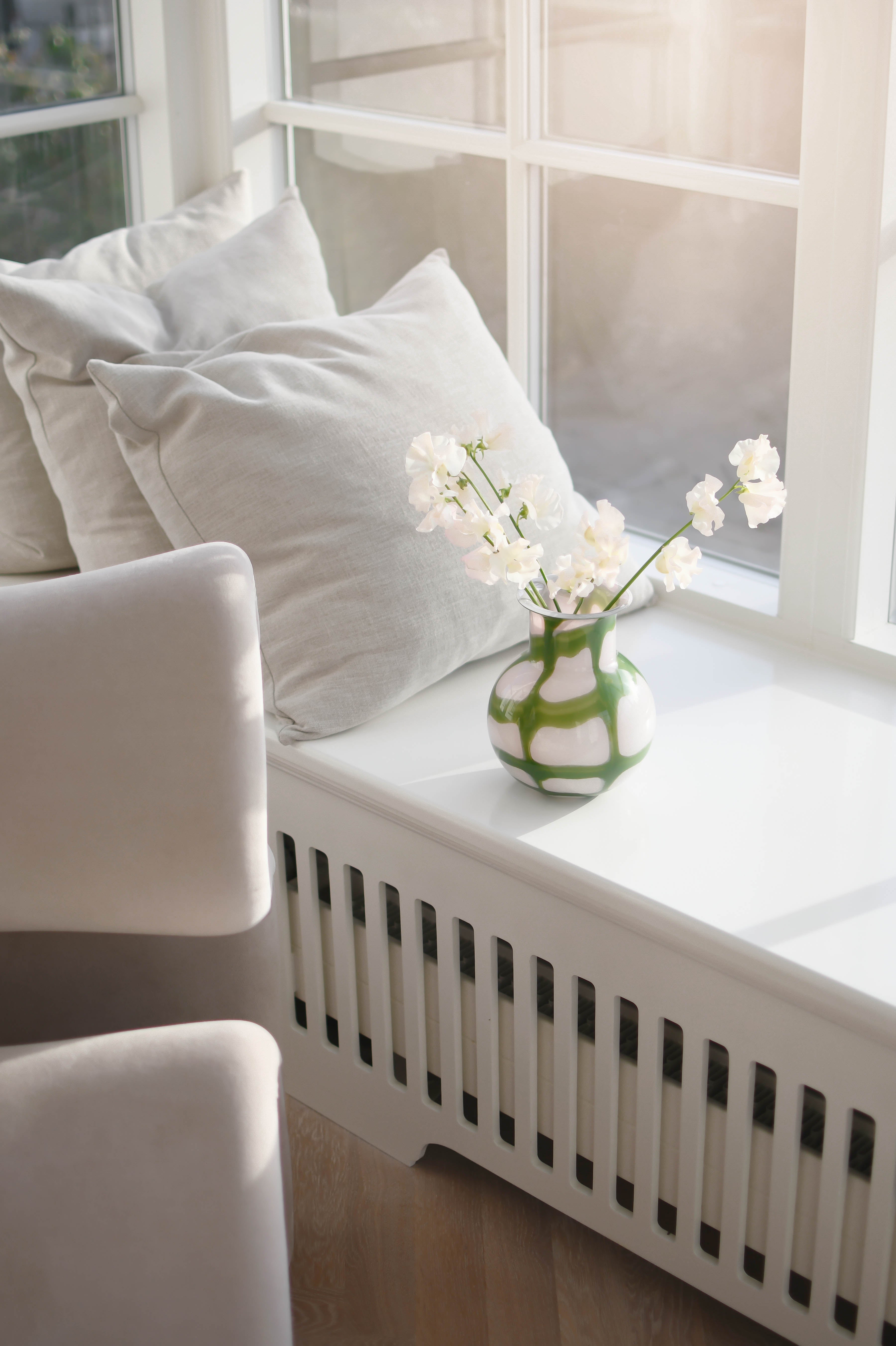 Check vase med hals, rosa/grøn - H17,5 cm.