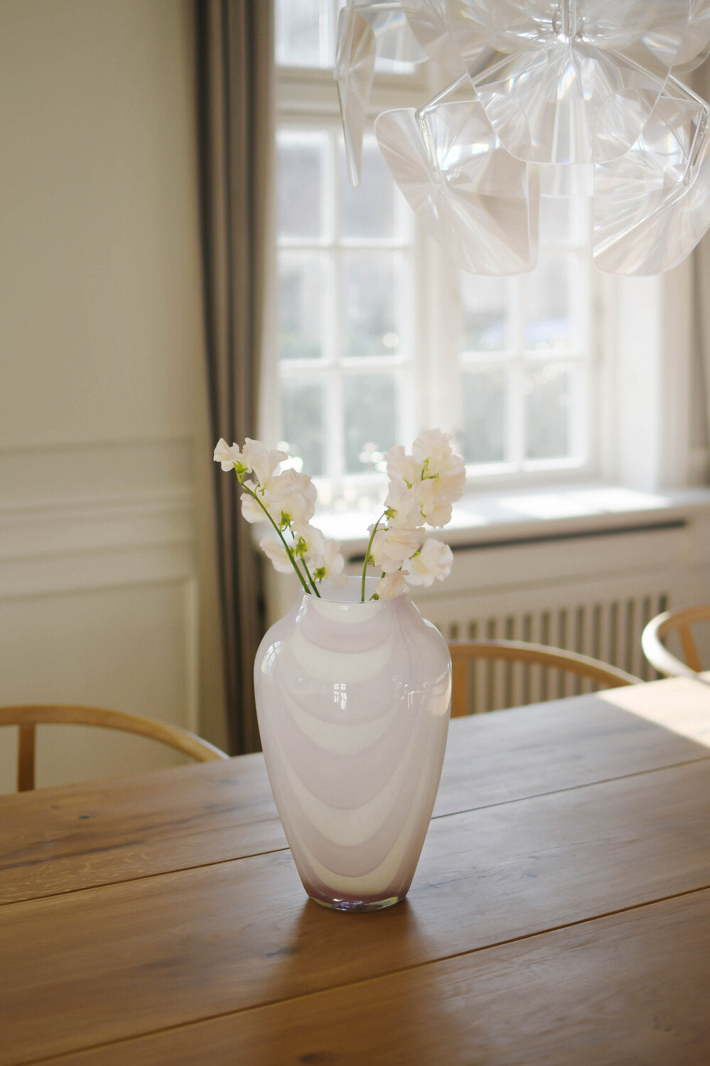 Vase med brede swirl striber, lilla - H35 cm.