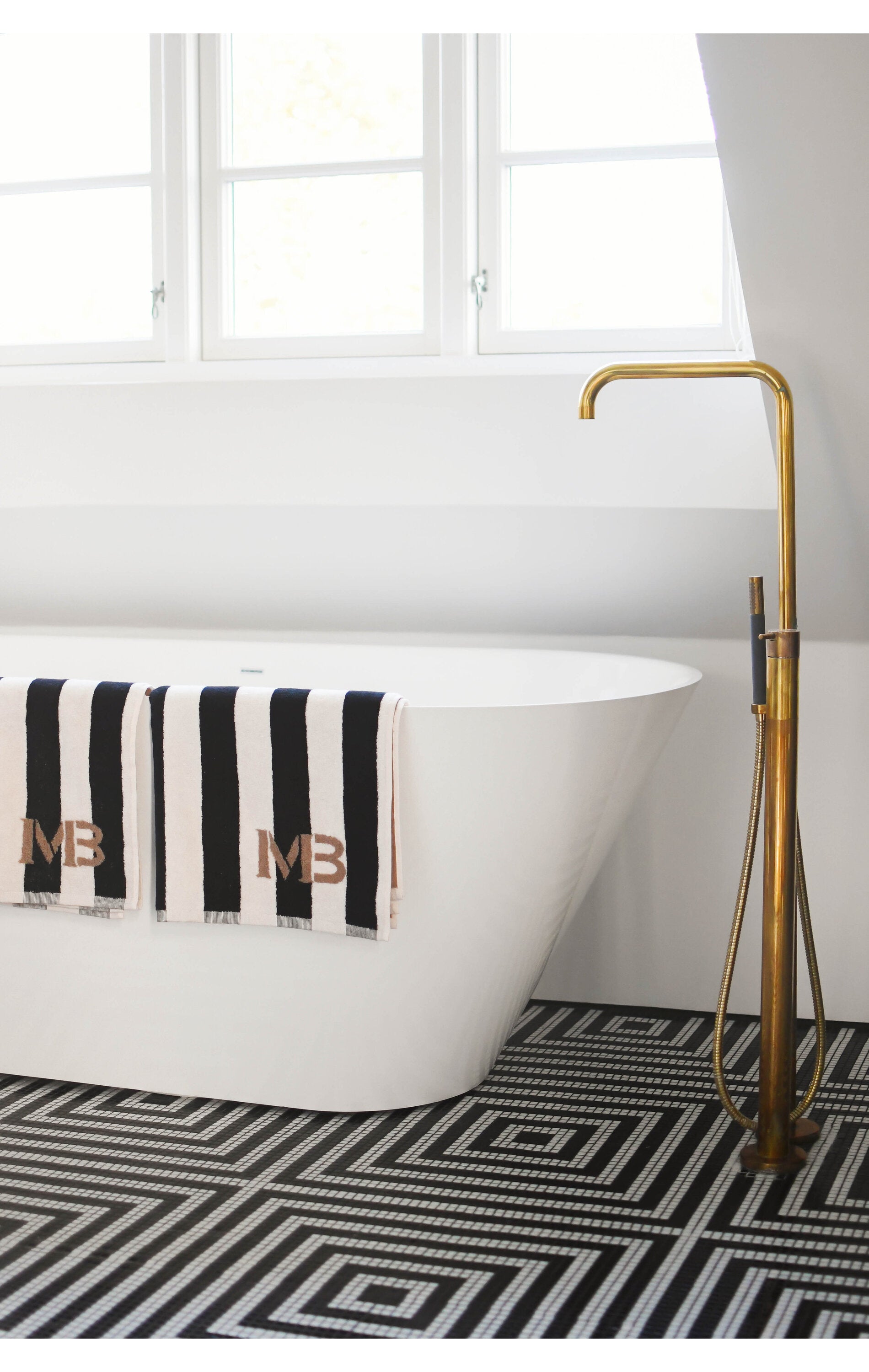 Stripe håndklæde - hvid/sort/brun