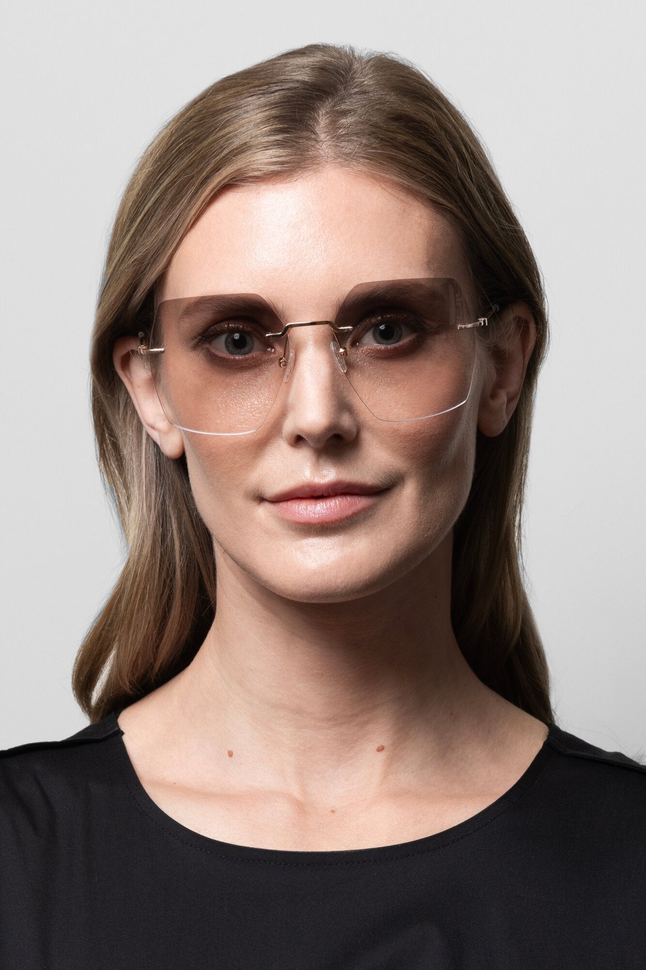 Jennifer Tinted brille - guldfarvet