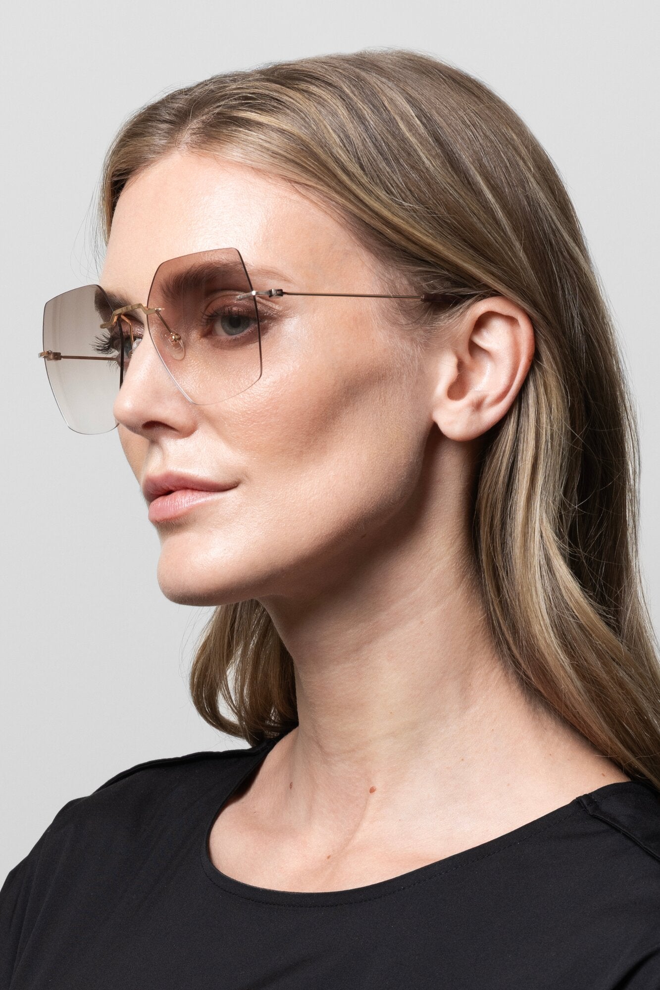 Jennifer Tinted brille - guldfarvet