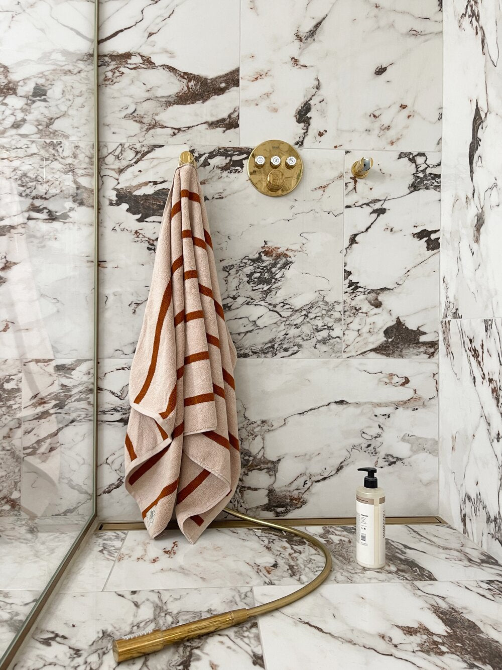 Stripe håndklæde - Karamel/Terracotta