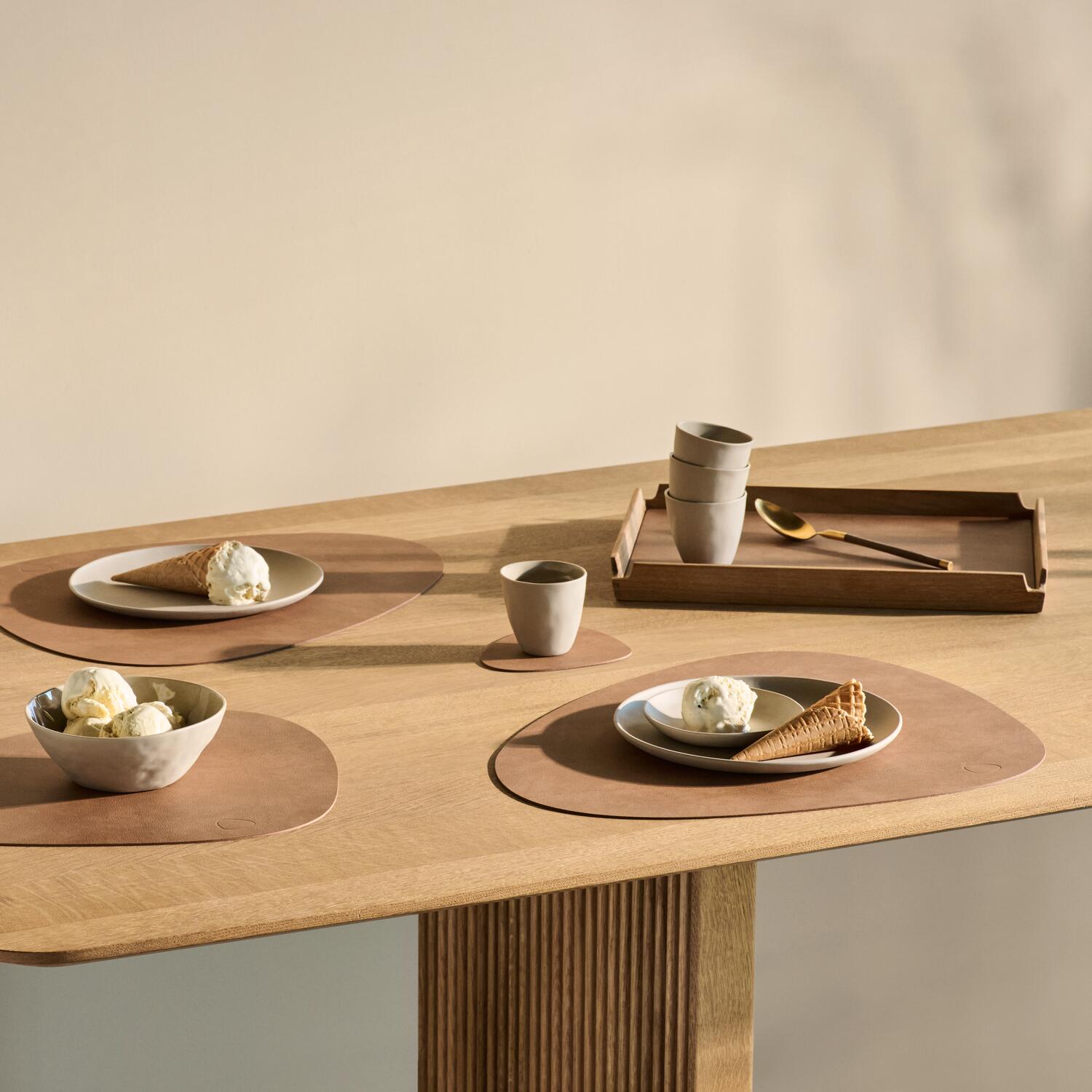 Dækkeserviet, Large Curve - Nougat