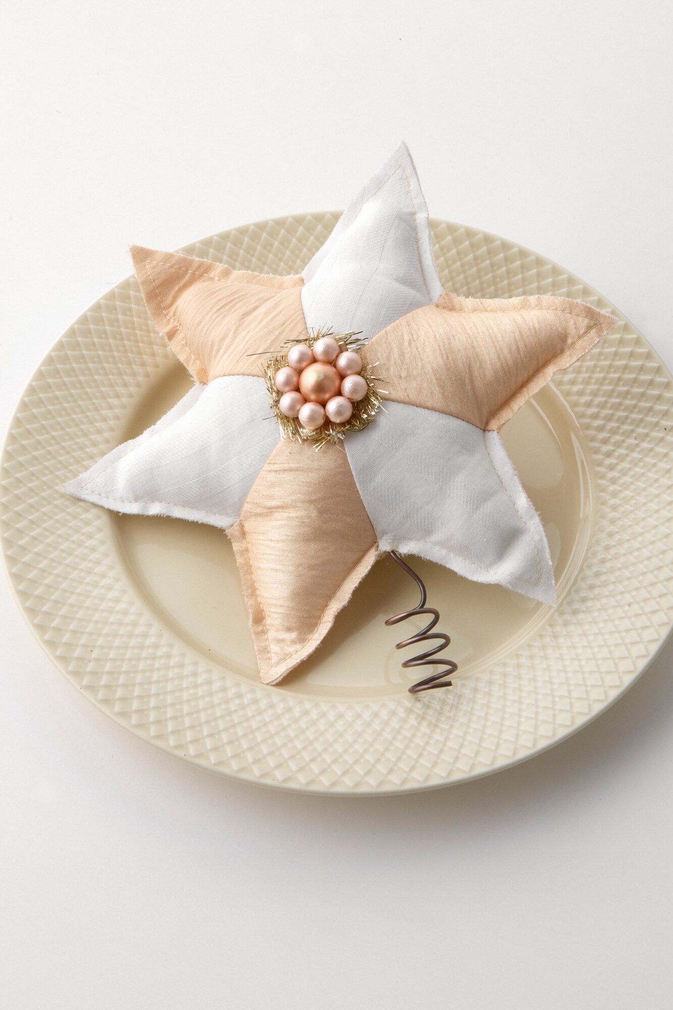 x Lisbeth Beck juletræsstjerne - beige/hvid