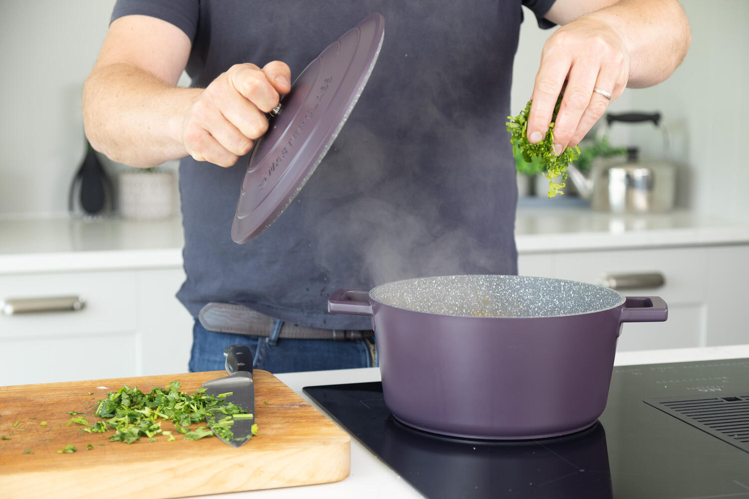 Støbt aluminiums gryde m/låg, lilla - 2,5L