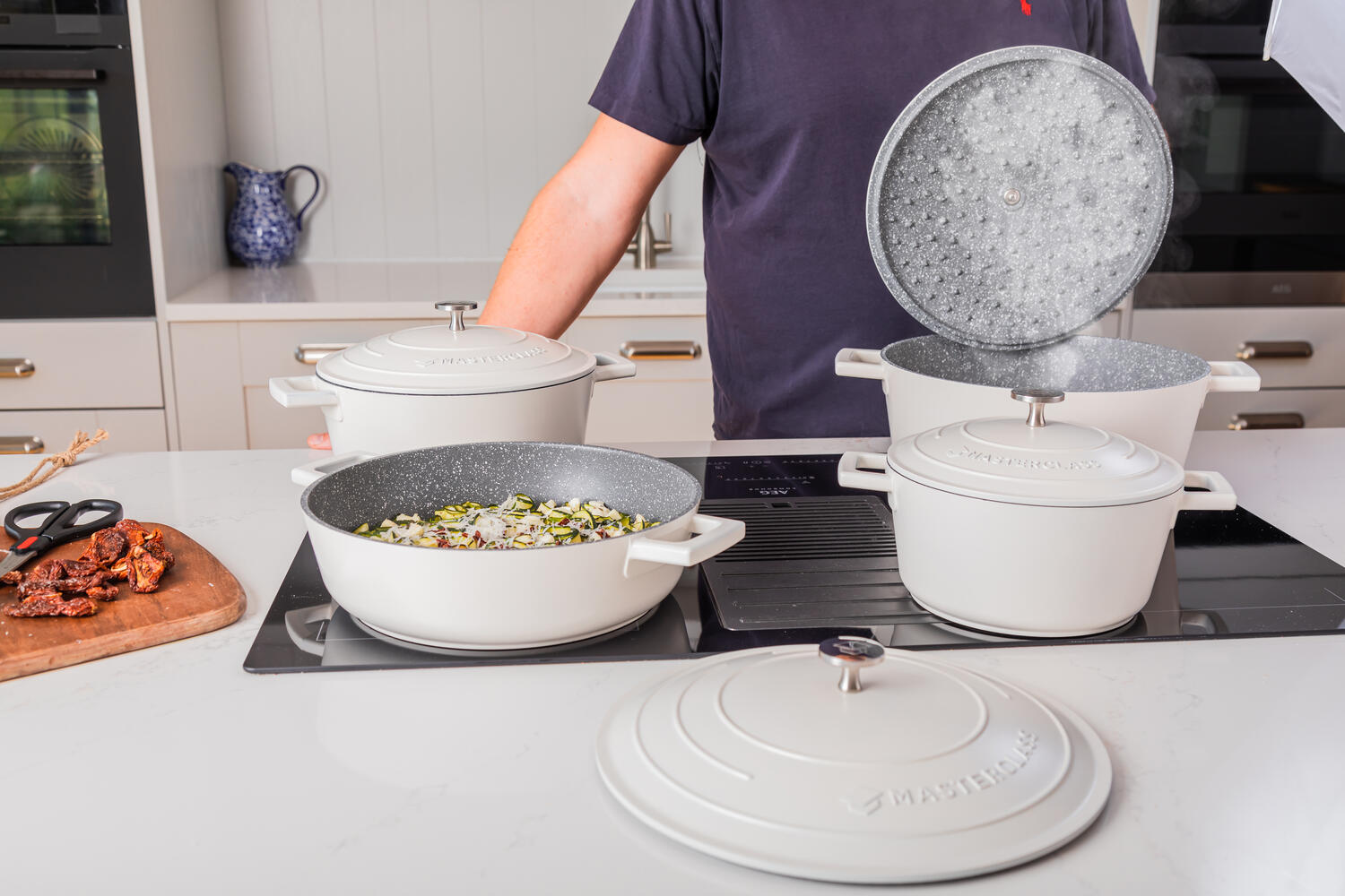 Støbt aluminiums gryde m/låg, creme - 5L