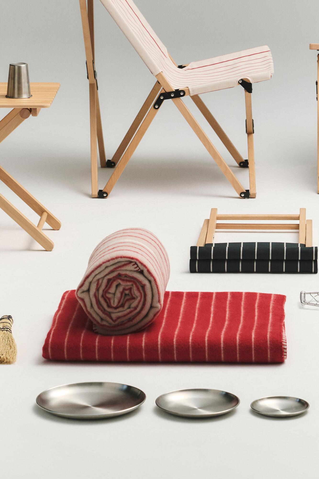 x Jasper Morrison tæppe - Beige with red stripe