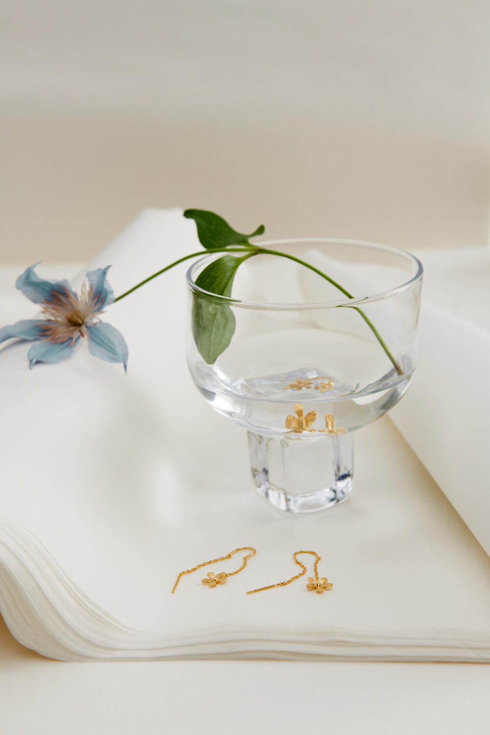 Wild Poppy hængeøreringe - forgyldt