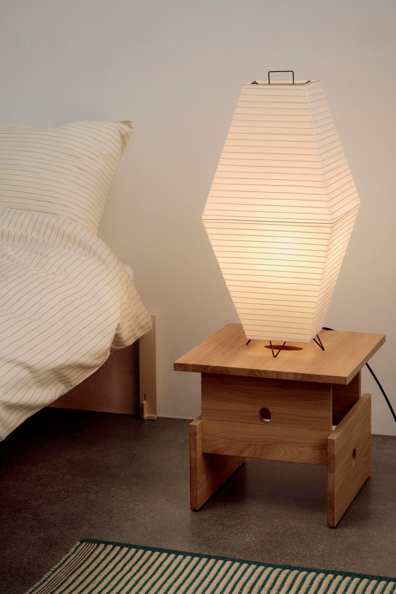 Prism rispapirsgulv-/bordlampe – Classic White