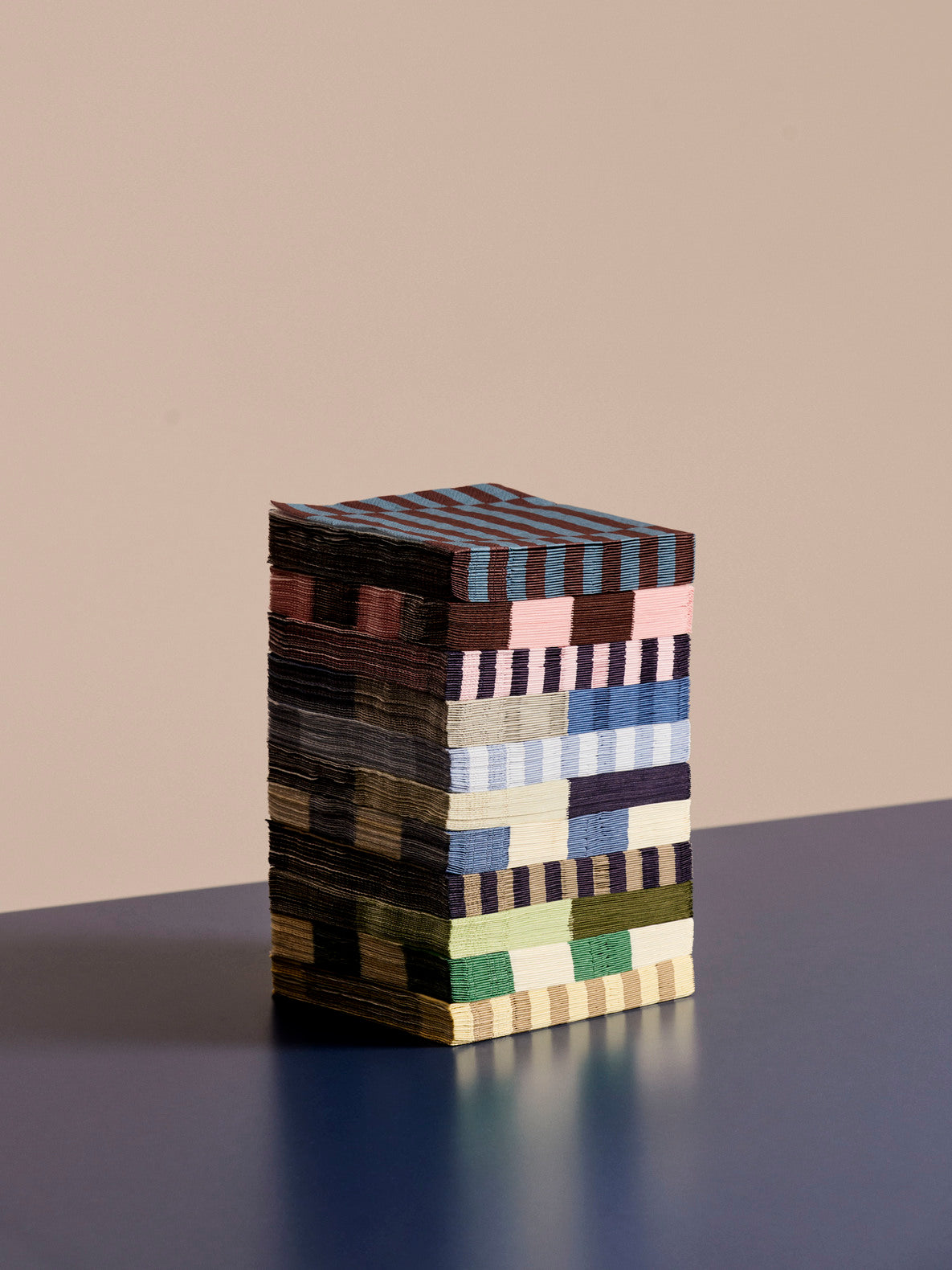 Pattern servietter, råhvid/mørkeblå - 33x33 cm.