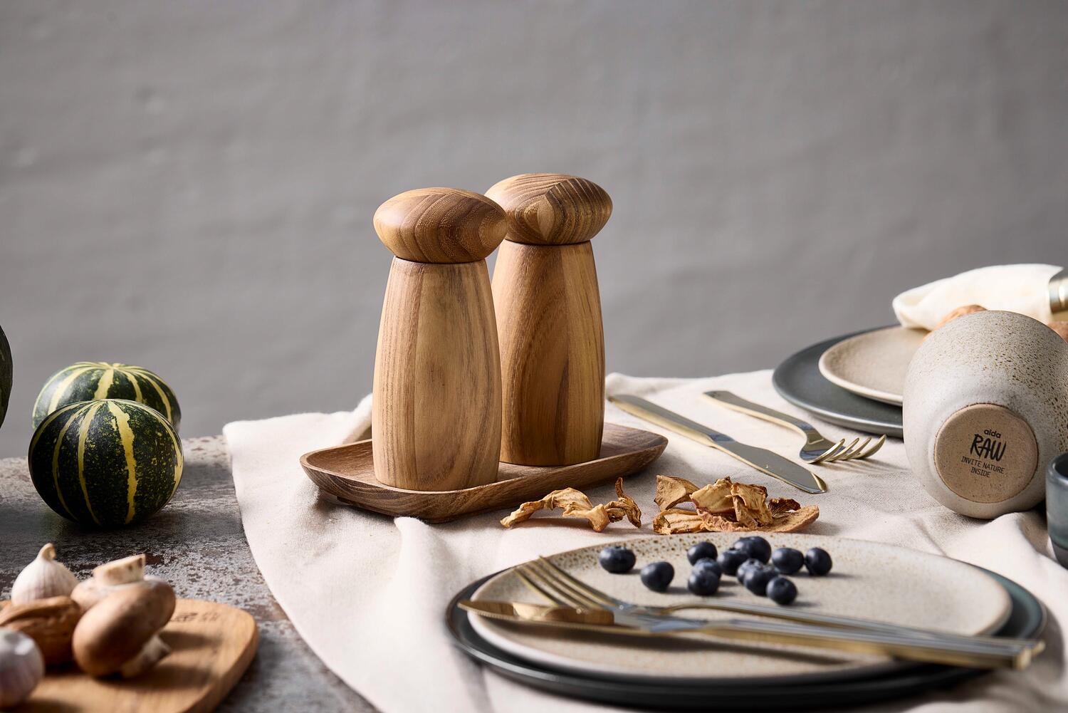 Keramisk salt- og peberkværn med bakke - Teak