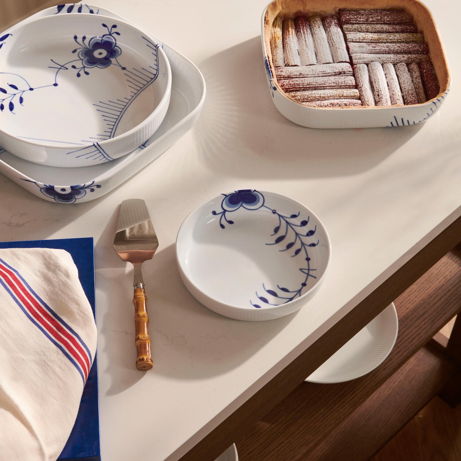 Blå Mega Riflet rundt ovnfastfad - Ø18,5 cm.