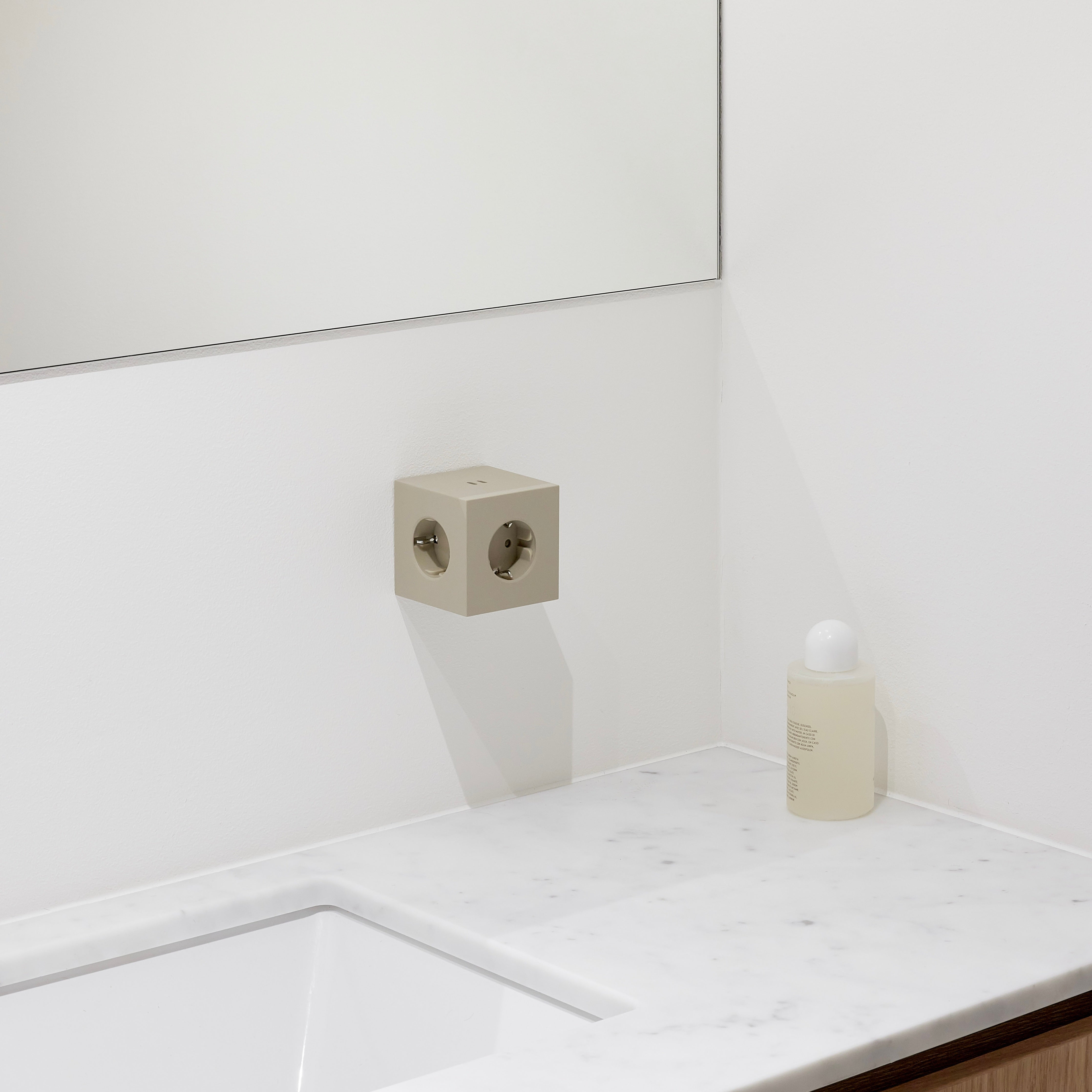 Square 2 stikdåse, USB-C - Nomad Sand