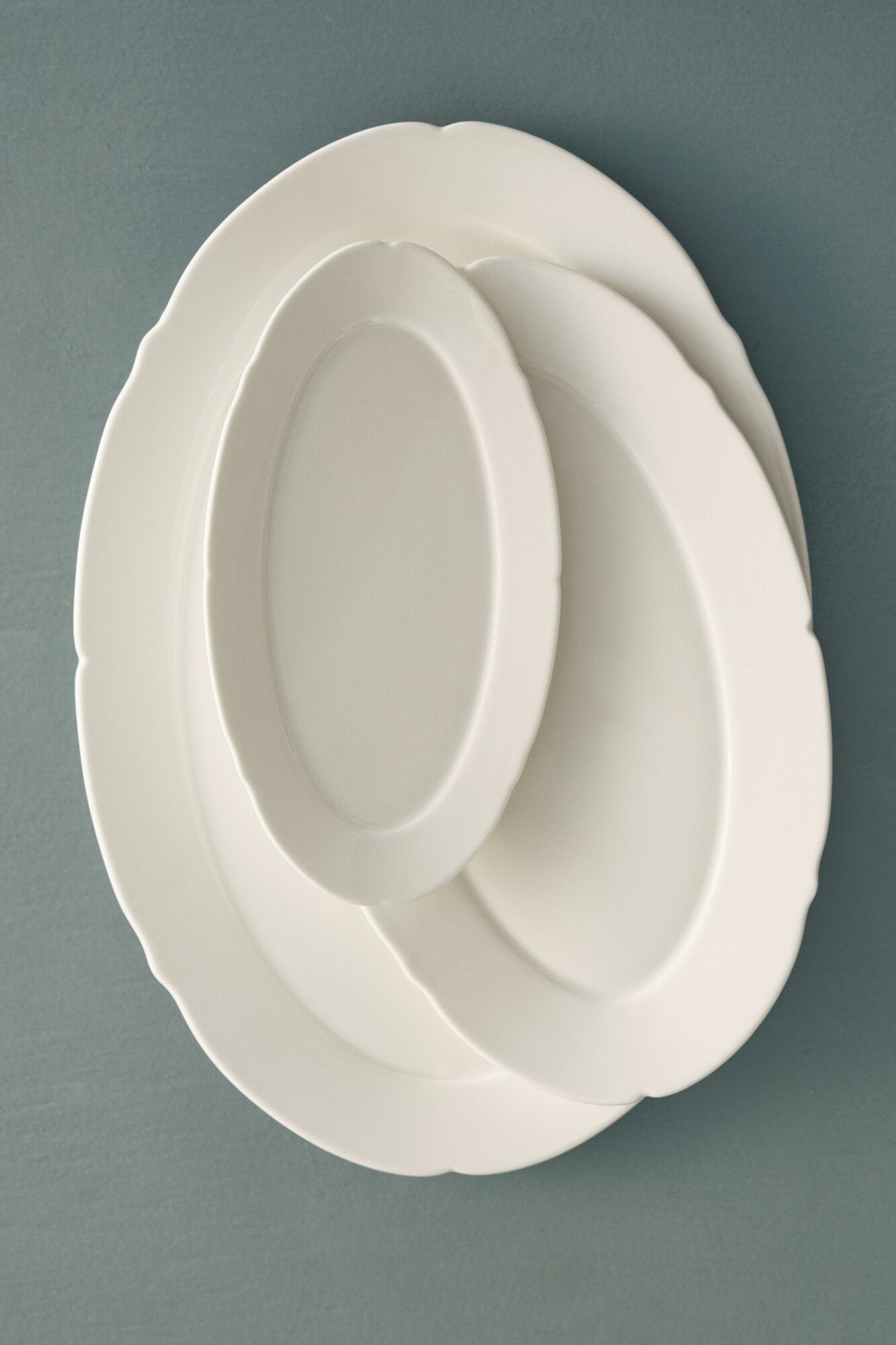 Silhouette High Oval tallerken, hvid - L30,2 cm