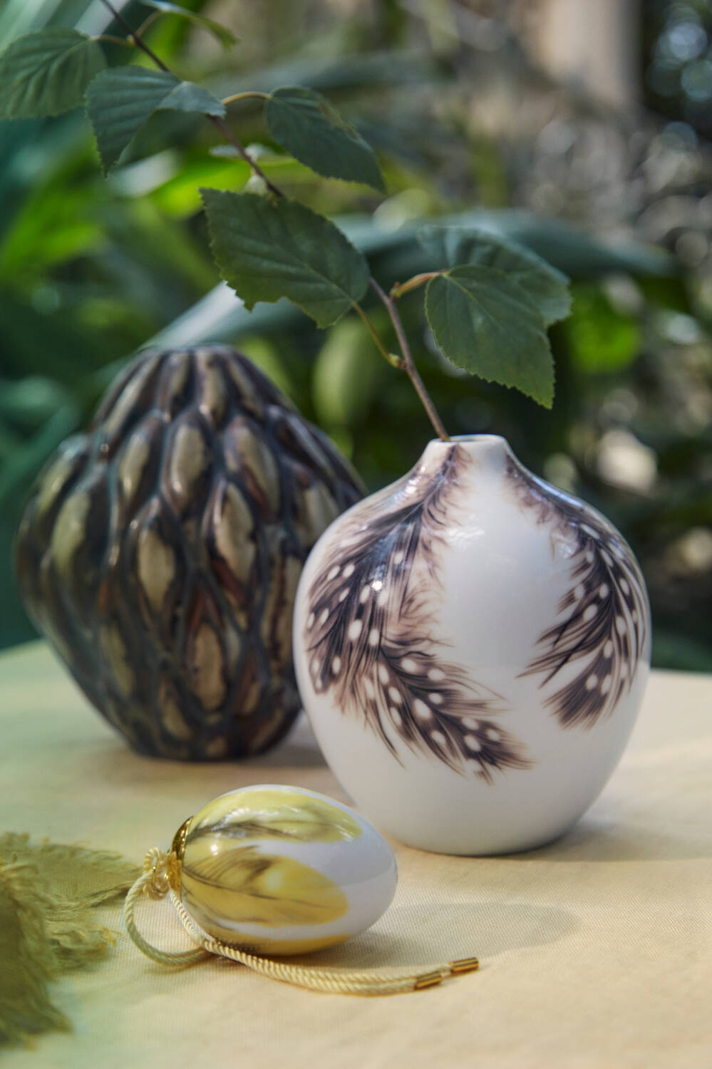 Dekorationsæg 2025, 2 stk - Pirolfjer