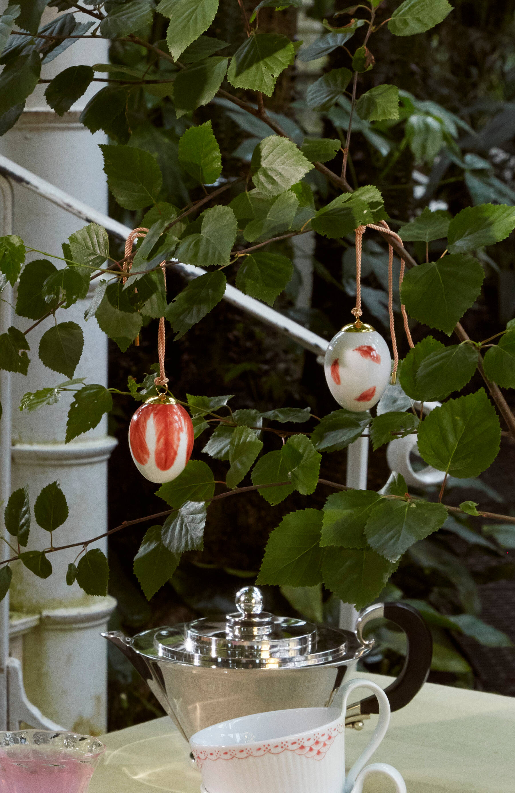 Dekorationsæg 2025, 2 stk - Rødstjertfjer