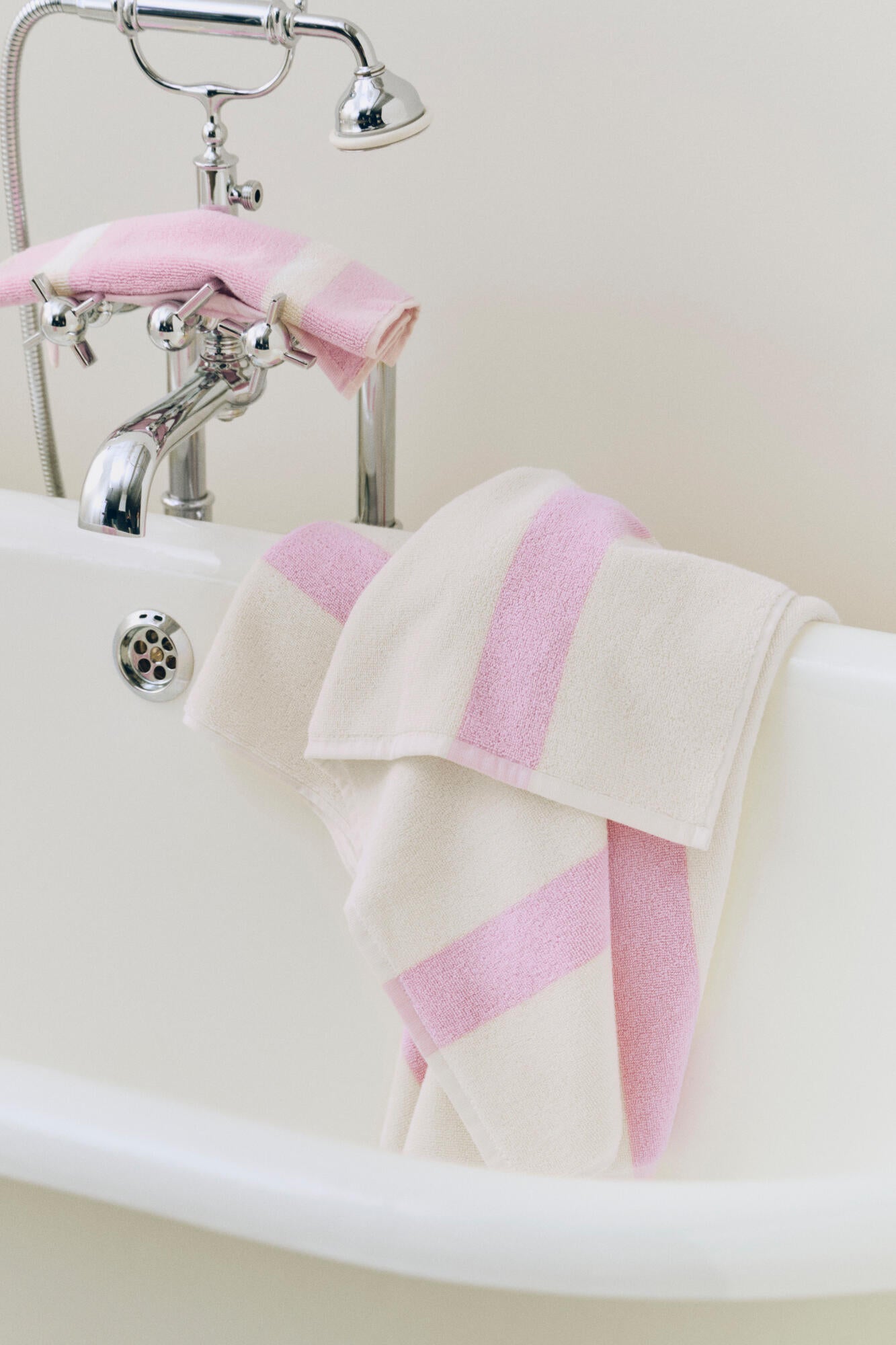 Stripe badehåndklæde, 70x140 cm - Cool pink