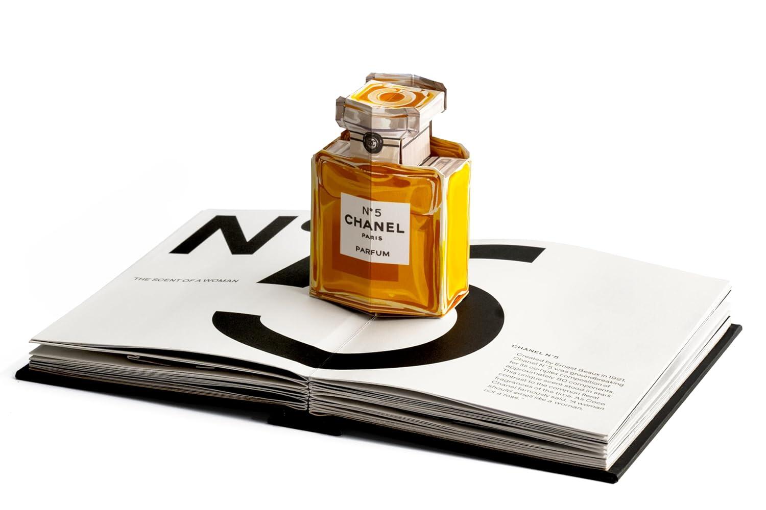 Pop-Up Chanel Fashion - Unfolded bog