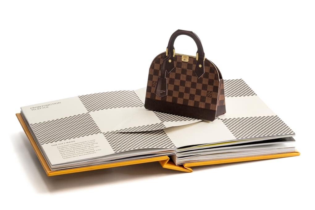 Pop-Up Louis Vuitton Fashion - Unfolded bog