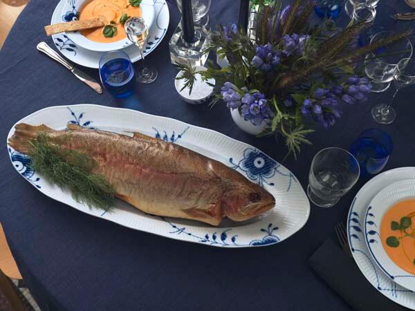 Blå Mega riflet fad - 60 cm.