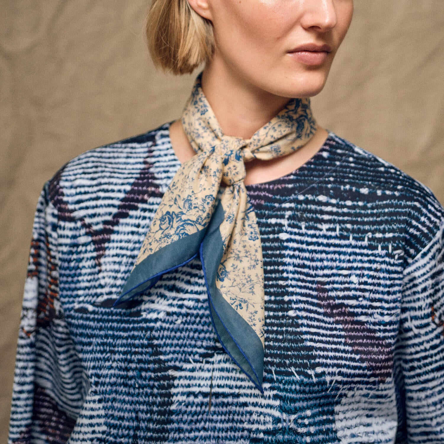 Tørklæde - Light Blue Flower