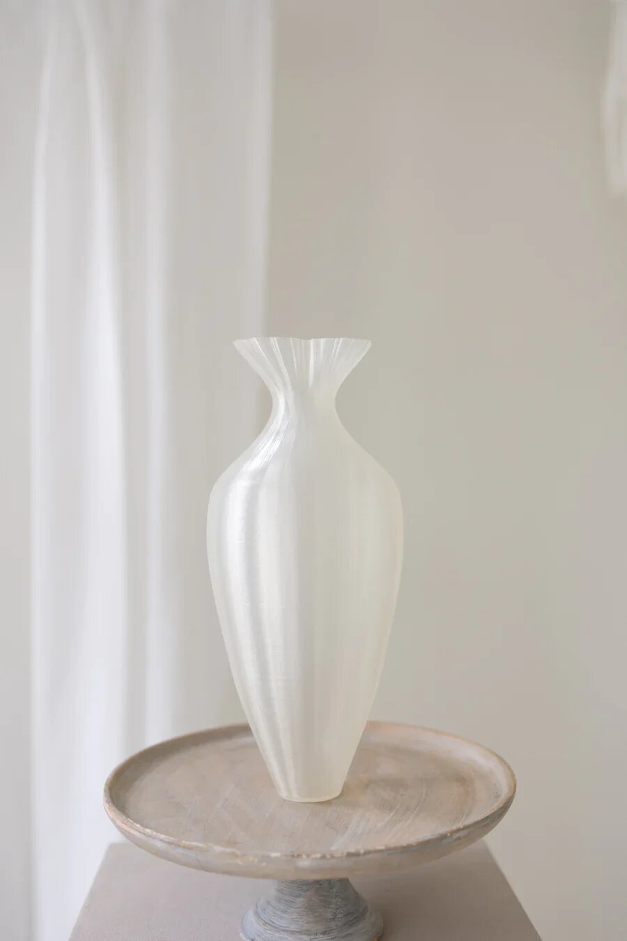 Tempus vase, ivory - H30 cm.