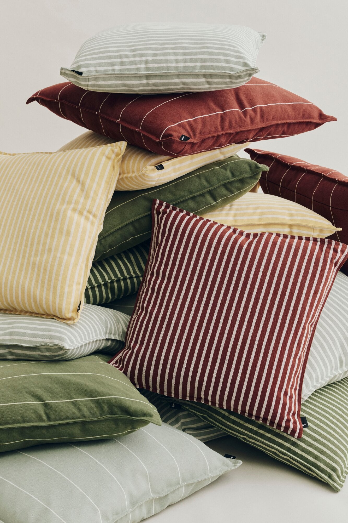 Terrazza pudebetræk, 50x50 cm - Olive Bold Stripe