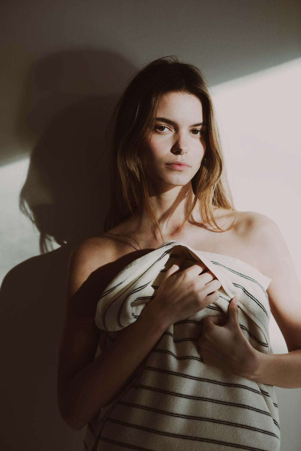 Una håndklæde - Navy Rain