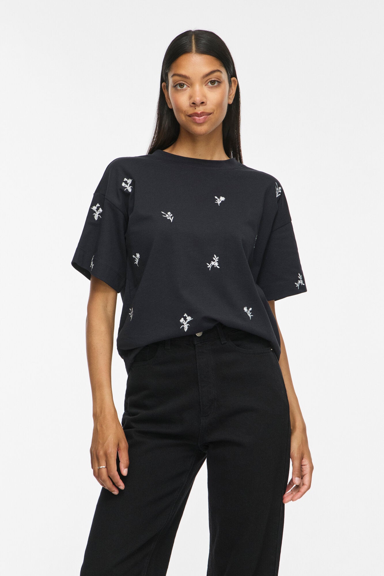 Vimonie Flower Emb t-shirt - Black Beauty