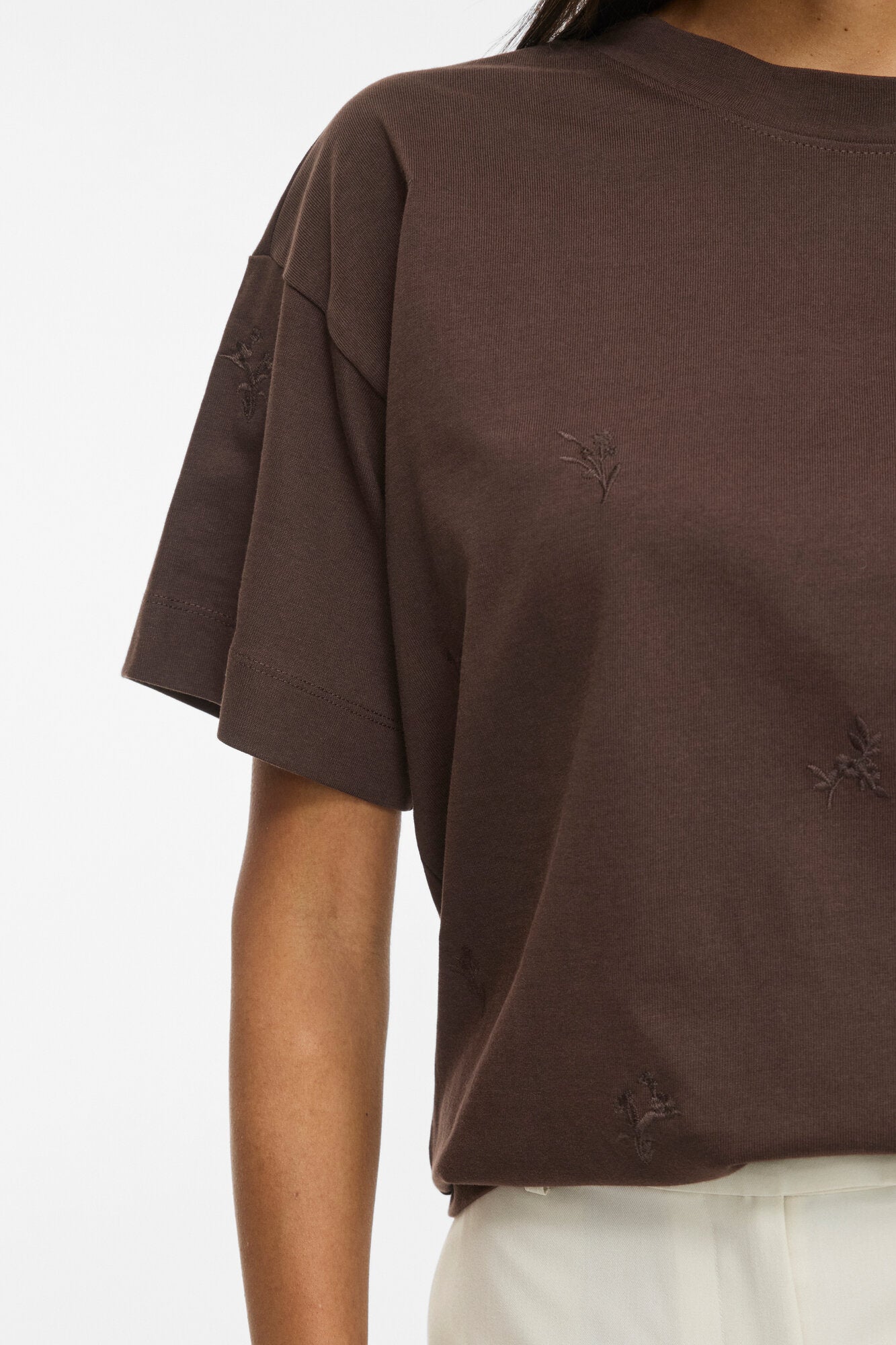 Vimonie Flower Emb t-shirt - Coffee Bean