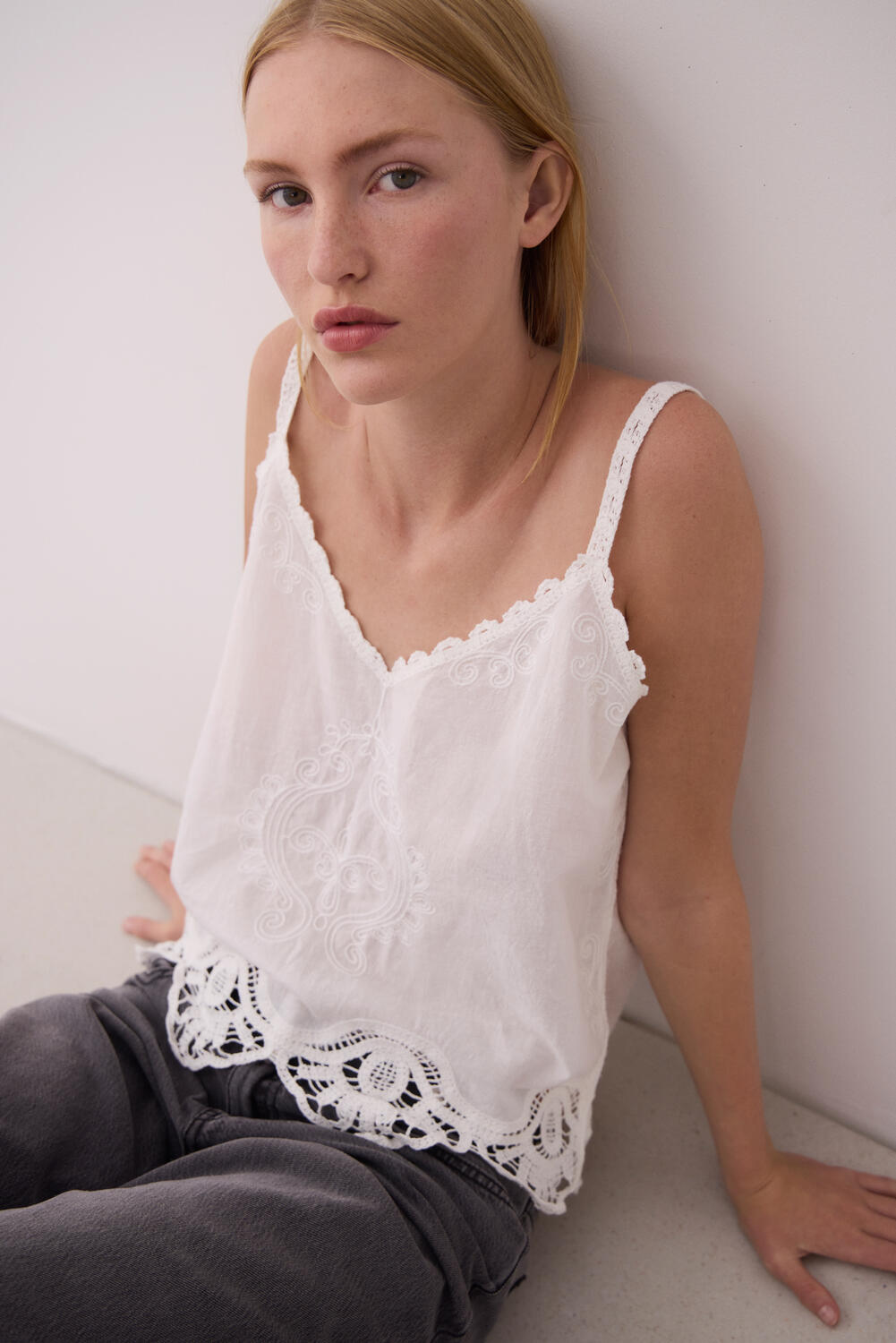 Vialisja Singlet Lace top - Snow White