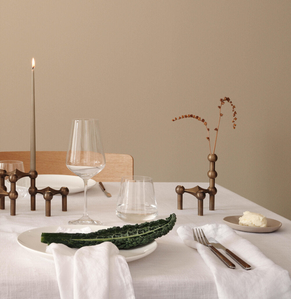 Nagel lysestage - bruneret messing