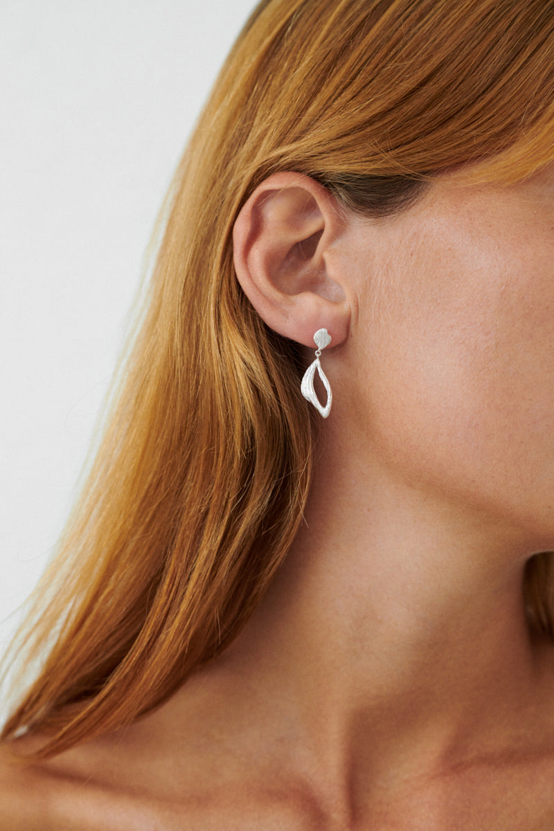 Flowing Dreams øreringe - forgyldt