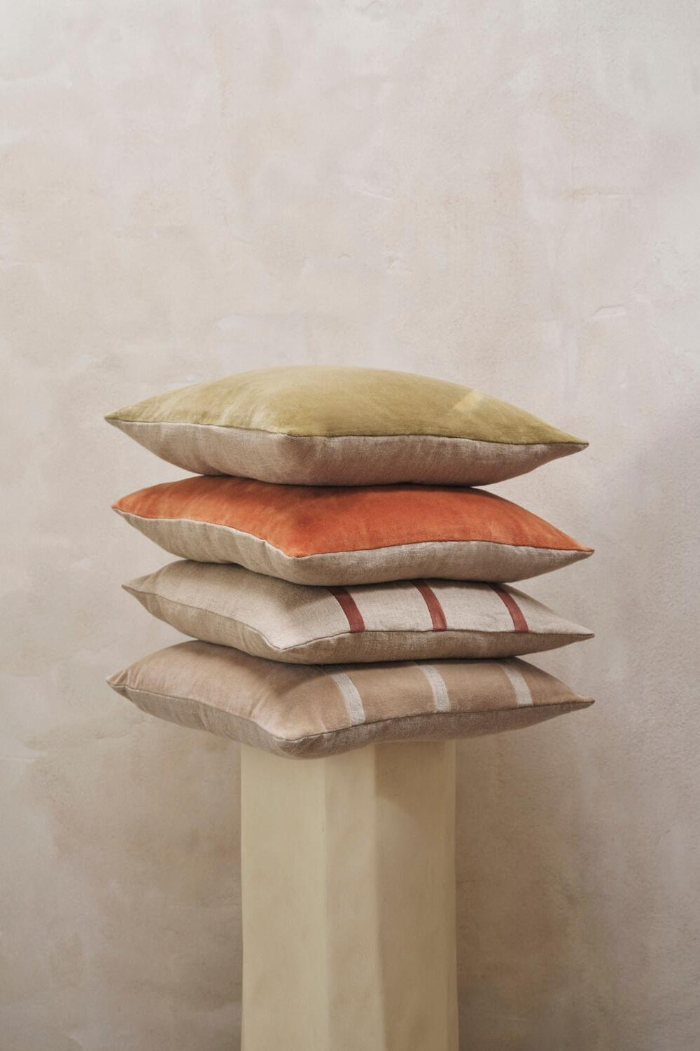 Senti Stripe pyntepude, 50x50 cm - Dark Sand/Linen