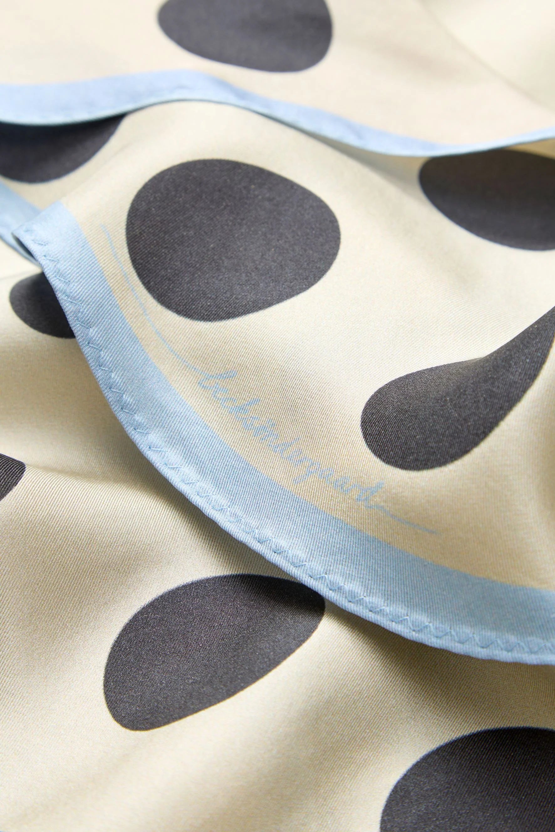 Maxi Polka Triangle Sia silketørklæde - Birch White