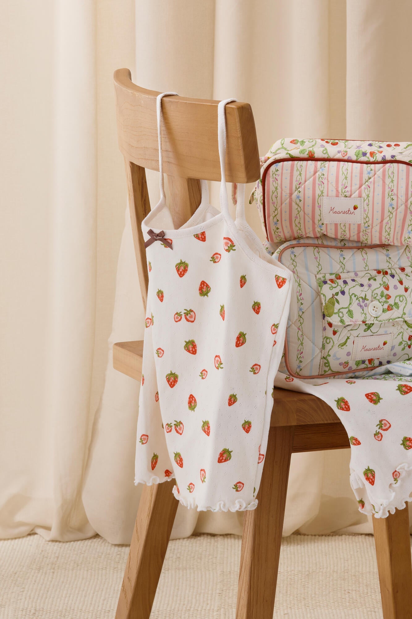 Fei Pointelle top - Strawberry Garden White