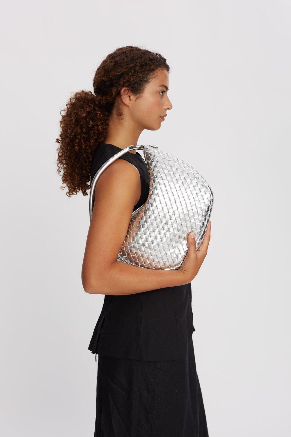 Salerno Marlin skuldertaske - sølvfarvet